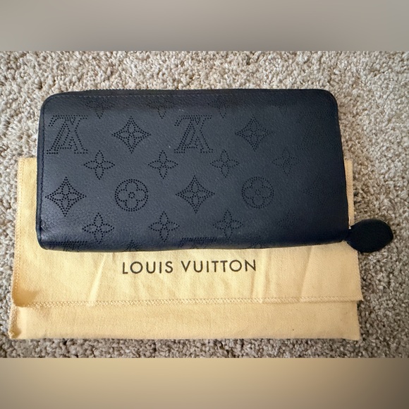Louis Vuitton Mahina Black Monogram Zip Wallet - Picture 2 of 7
